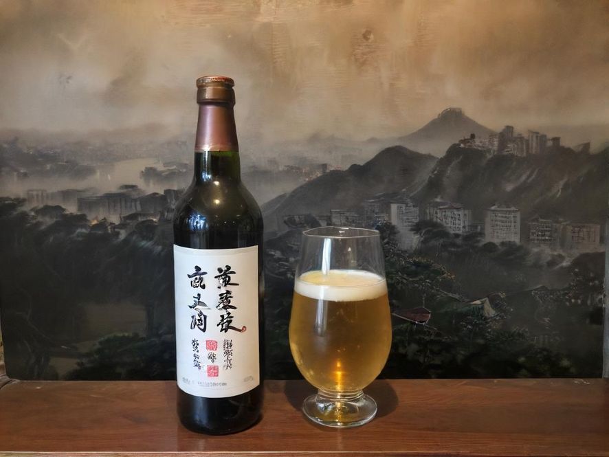 广州街头充满活力的休闲娱乐场景,人们在咖啡馆、酒吧和艺术区享受生活