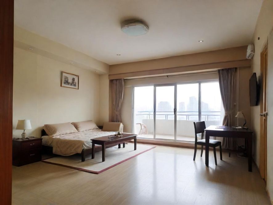 深圳明珠水会入口大堂,现代奢华风格,光线柔和